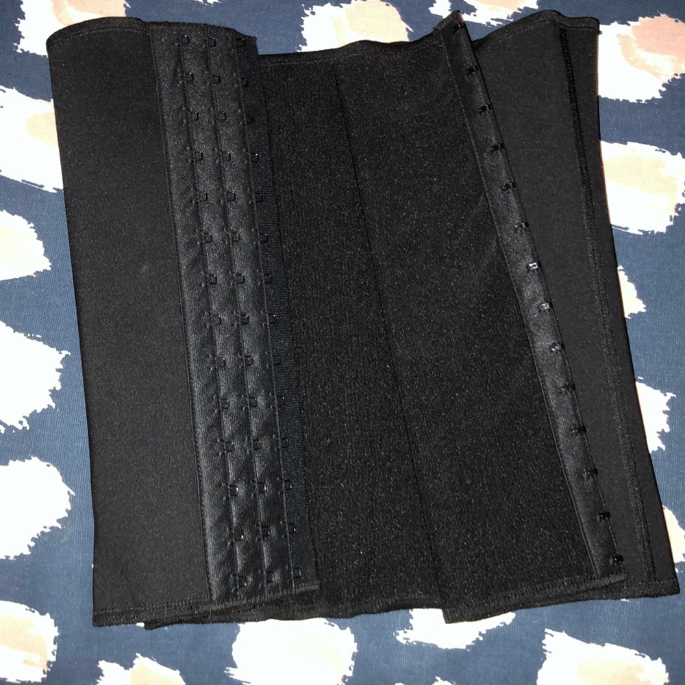 SKIMS  tummy shaper. Size L.